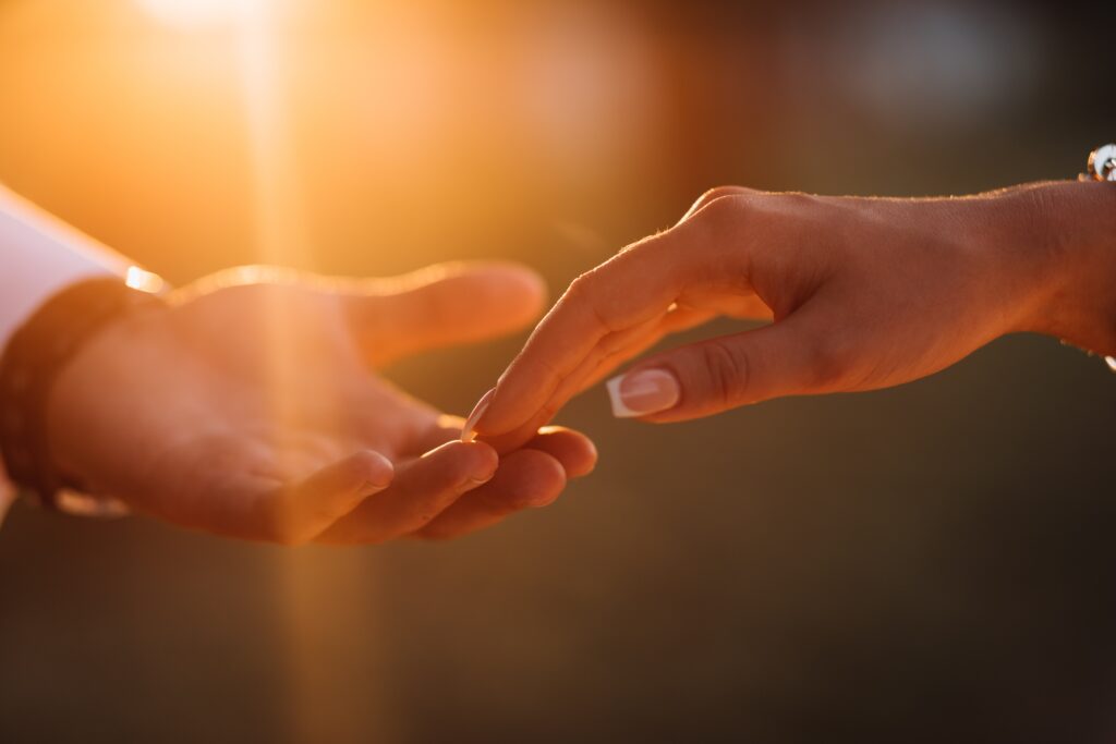 Promise Day : प्यार निभाने का दिन, ये वादे बना देंगे रिश्ता मजबूत