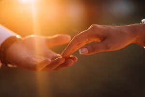 Promise Day : प्यार निभाने का दिन, ये वादे बना देंगे रिश्ता मजबूत
